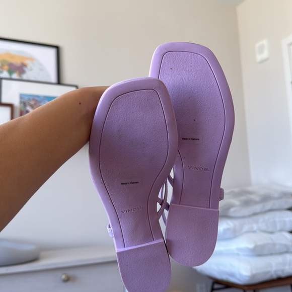 Vince Deana Flat Thong Sandals - Picture 3 of 6